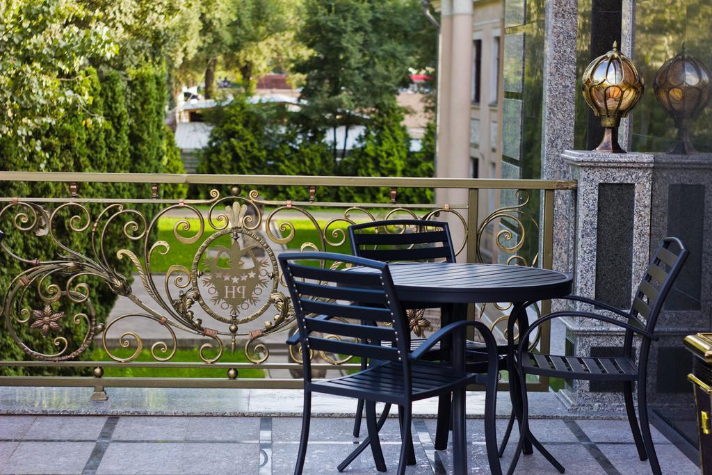 Plaza Hotel Bischkek Exterior foto
